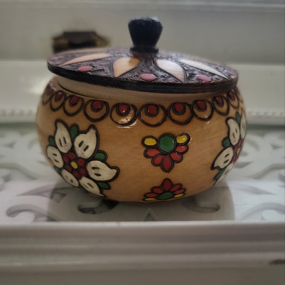 Wooden salt cellar
